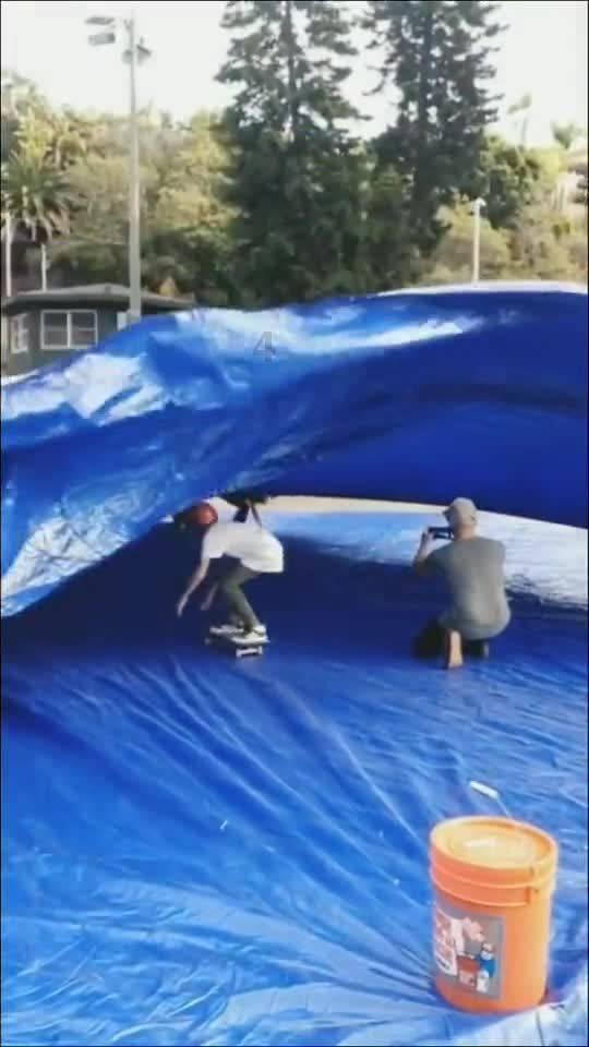 困在俱乐部的少女