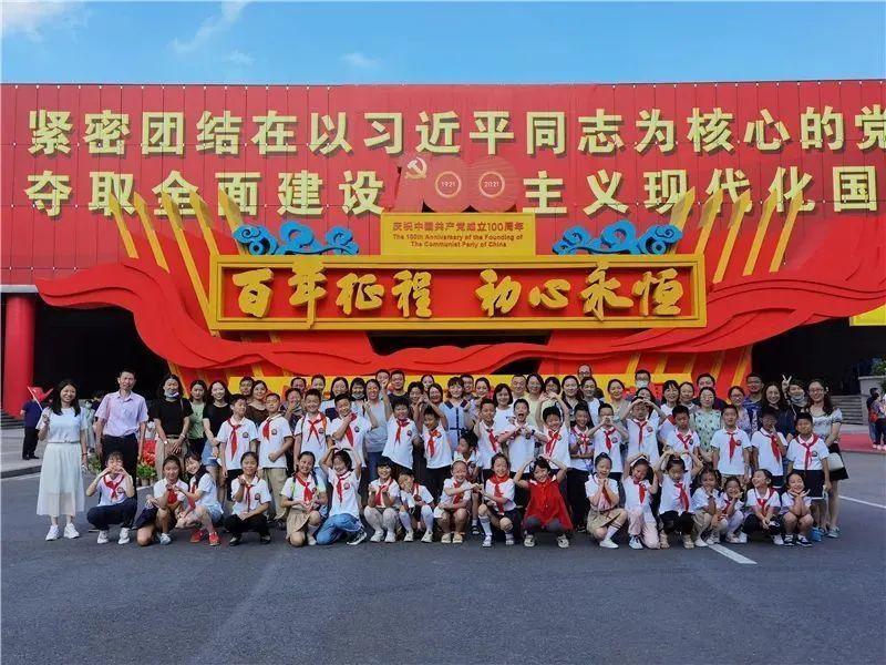 人社业务“就近办” “沉”到基层暖民心